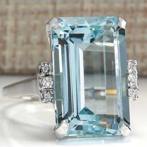 Paradise Boutique Jewelry - LAST ONE‼️ 925 Sterling Silver Aquamarine Ring